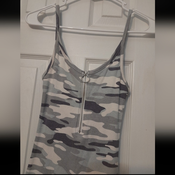 Guess romper - Picture 3 of 6